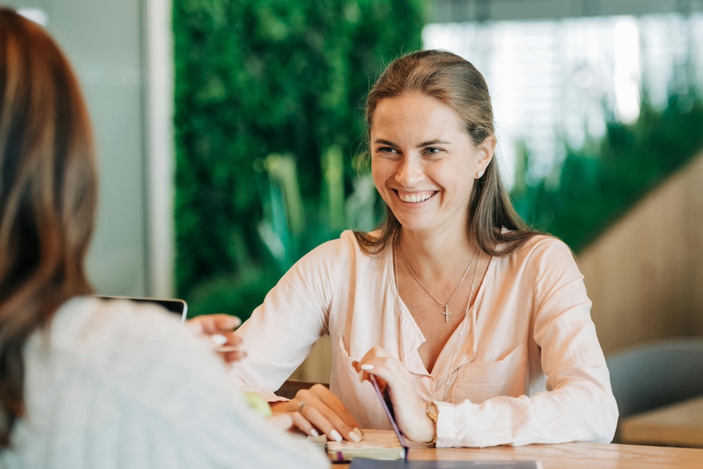 vrouw voert ontwikkelgesprek
